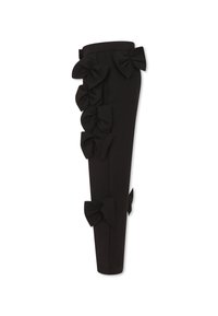 Zwarte broek met meerdere grote strikken aan de linkerkant. Gemaakt van een gladde stof met een getailleerde pasvorm en een tailleband.