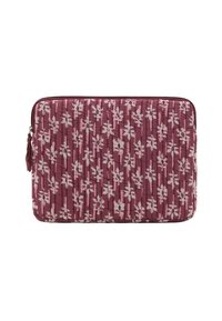 Quiltet laptop sleeve i dyb rose med hvidt blomstermønster, der har en lynlåslukning og en tekstureret overflade. Kompakt og polstret design.