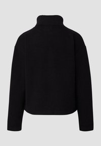 Schwarzer Pullover mit hohem, geripptem Kragen, langen Ärmeln und kurzem Schnitt. Glatte Textur, keine sichtbaren Muster oder Akzente auf der Rückseite.