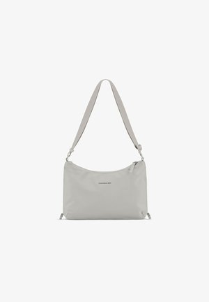 Borsa a spalla grigia realizzata in tessuto liscio. Presenta una forma arrotondata, tracolla regolabile e chiusura con zip con branding minimale.