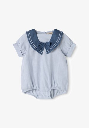 Pagliaccetto per neonati azzurro chiaro con maniche corte, aperture elastiche sulle gambe e colletto stile marinaio blu scuro con righe bianche e fiocco.