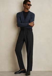 Reiss REGULAR FIT - STRAP BLEND BELTED PLEATED - Anzughose - navy