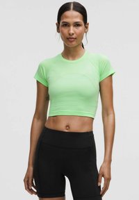 SWIFTLY TECH CROPPED SHORT SLEEVE 2.0 - Basic T-shirt - citra lime citra lime