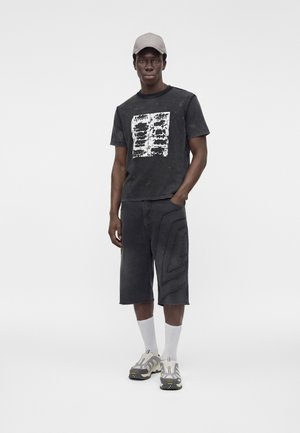 Atelier de roupa, PROGRESS UNISEX - Μπλουζάκι με στάμπα - black