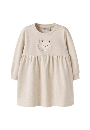 Robe à manches longues en beige clair, avec une taille froncée et un motif animal brodé sur la poitrine. Matière douce avec une texture lisse.