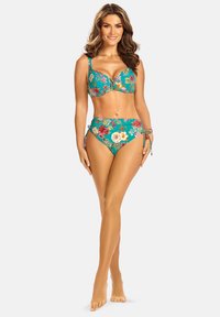 Turkusowy zestaw bikini z kwiatowym nadrukiem; góra posiada strukturalny krój, a dół z wysokim stanem ma wiązania po bokach.