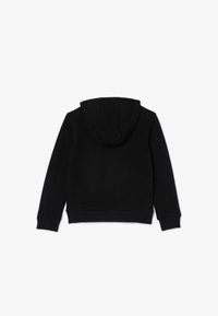 Zwarte capuchontrui met lange mouwen, geribbelde manchetten en tailleband. Gladde textuur met een centrale capuchon en zonder zichtbare afbeeldingen.