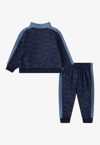 Nike Sportswear TEXTURED CLUB TRICOT SET - Spodnji deli trenirk - midnight navy