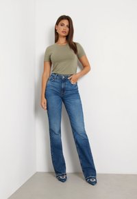 Guess MINI TRIANGLE TEE - T-shirt basic - verde