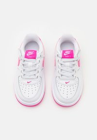 Nike Sportswear FORCE 1 LOW EASYON - Baskets basses - white/laser fuchsia