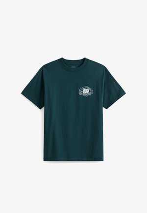 Tmavě zelené tričko Vans s kulatým výstřihem, krátkými rukávy a malým bílým logem na levé straně hrudi. Vyrobeno z bavlny.