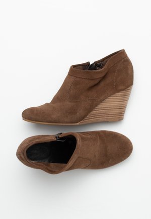 Esprit Keilstiefelette - brown