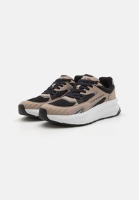 EA7 Emporio Armani CRUSHER SONIC MIX UNISEX - Sportbačiai - cobbelstone/black