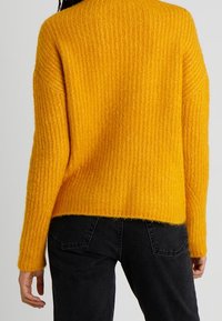 TWINTIP Sweter