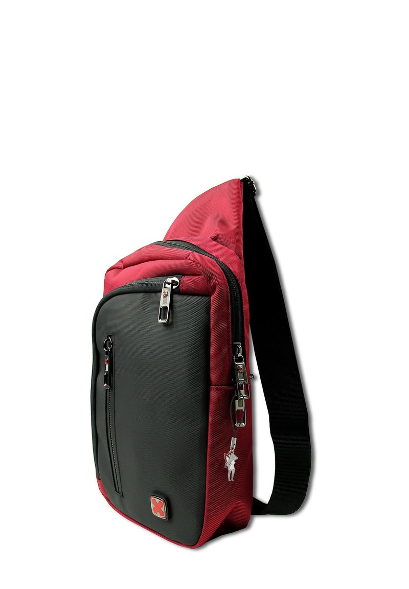 Rode en zwarte schoudertas met meerdere ritscompartimenten en een verstelbare zwarte strap, rechtopstaand op een witte achtergrond.