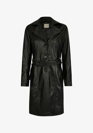 Mustmust värvi nahast trench coat, millel on lõikega krae, neli nuppu, küljetaskud ja kohandatav vöö. Ühtlane ja sile tekstuur.