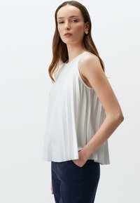 Jimmy Key ROUND NECK SLEEVELESS PLEATED - Top - ekru-114