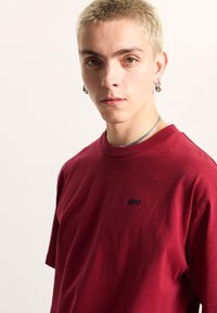 Vans SALTON LOOSE FIT  - Camiseta básica - dark red