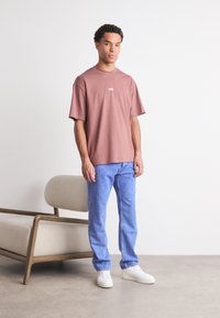 HUGO NALONO - Print T-shirt - medium brown