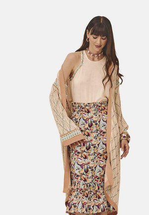 NÜD by Nekane CALADOS LISO DE MANGA LARGA CIERRE CON CINTURÓN ANUDADO EN EL DELANTERO - Chaqueta fina - ocre