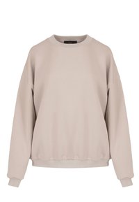 Przesadny beżowy sweter z okrągłym dekoltem, z prążkowanymi mankietami i dolną krawędzią, wykonany z miękkiego materiału, z opadającymi szwami na ramionach.