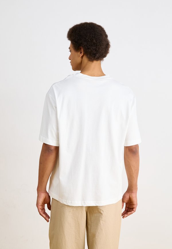 BORN IN GRAPHIC TEE - Print T-shirt3