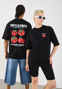 YOURTURN UNISEX - Print T-shirt - true black