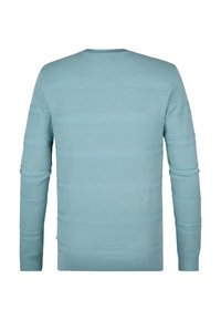 Lichtblauwe sweater met lange mouwen, voorzien van getextureerde horizontale strepen en een ronde hals, gemaakt van zachte, ademende stof.