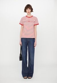 MCM COL STRIPE - Trükipildiga T-särk - candy red