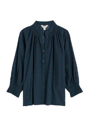 Sötétkék kockás blúz zöld csíkokkal, ráncolt gallérral és mandzsettával, gombos elülső résszel és háromnegyedes puffos ujjakkal.