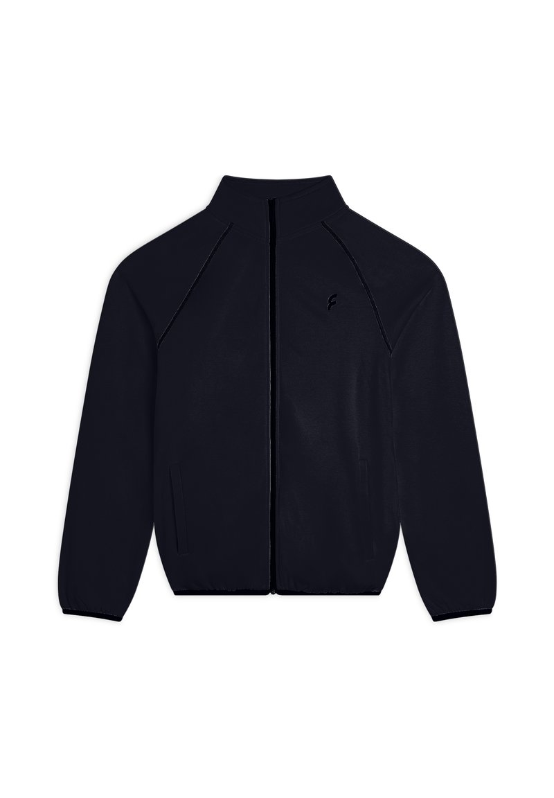 Giacca nera con zip e colletto alto, maniche raglan, due tasche laterali e un logo discreto sul lato sinistro. Tessuto dalla texture liscia.