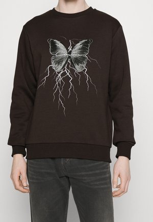 Sudadera marrón con un gran gráfico de una mariposa y rayos, con puños y dobladillo acanalados. Material de mezcla de algodón.