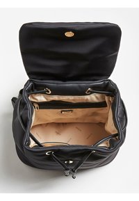 Zaino nero con cordoncino e chiusura a patta, foderato all'interno in beige stampato, con una tasca interna con zip.