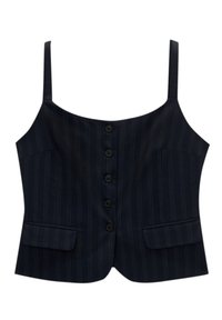 Top court à fines bretelles en tissu bleu marine à fines rayures, avec cinq boutons sur le devant et deux poches latérales. Texture légère avec rayures verticales.