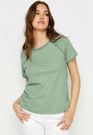 DETAIL  - Basic T-shirt - green