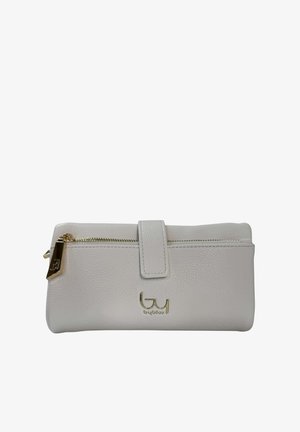 Portafoglio in pelle bianca con cerniera dorata e logo, con chiusura a scatto con cinturino e superficie testurizzata.