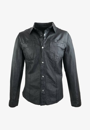 Zwarte leren shirt met lange mouwen, knoopsluiting aan de voorkant, twee borstzakken en een kraag. Heeft zilveren hardwareaccenten.