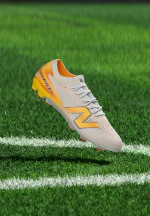 New Balance, FURON PRO FG V9 - Firm-ground football boots - fresh air/satsuma orange