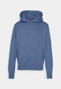 Felpa blu chiaro realizzata in morbido tessuto misto cotone, con tasca a marsupio frontale e un piccolo logo sul petto, dal fitting rilassato.