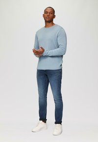 QS ROLLSAUM UND WASCHEFFEKT - Strickpullover - blassblau