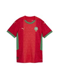 Röd fotbollsjersey med gröna detaljer, prydd med ett mönster av stjärnor och en Marocko-emblem. Tillverkad av lätt och andningsbart material.