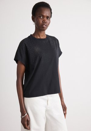 Svart bomulls t-shirt med korta ärmar, prydd med en design av spridda rhinestones på den övre framsidan för utsmyckning.