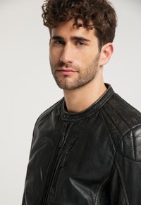 Mustang Skinnjacka - schwarz