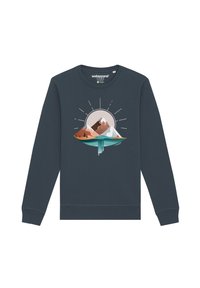 Marineblauwe sweatshirt met lange mouwen, met een geometrisch bergontwerp in tinten bruin, wit en teal, gecentreerd aan de voorkant.