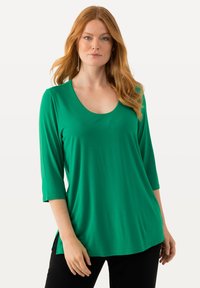 Ulla Popken TIEFER RUNDHALSAUSSCHNITT  - Langarmshirt - green