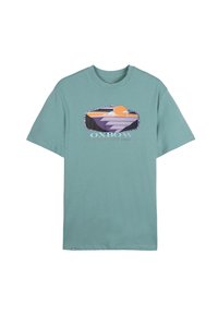 T-shirt en coton bleu sarcelle clair avec une impression graphique d'un coucher de soleil sur des vagues océaniques, avec le texte "OXBOW" au-dessus et "PREMIUM SURF GEAR" en dessous.