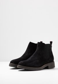 s.Oliver BLACK LABEL Botines bajos - black