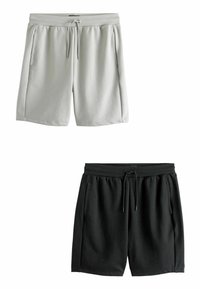Shorts de sport gris clair et noirs. Tissu doux, taille élastique avec cordon de serrage, poches latérales et coupe décontractée. Pas de motifs visibles.