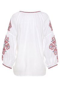 Witte blouse met ballonmouwen, versierd met rode en blauwe bloemenborduurwerk op de schouders. Elastische halslijn en manchetten.