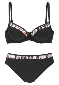Ensemble bikini noir comprenant un soutiens-gorge légèrement rembourré avec des bretelles réglables et une bande à motifs dans des nuances d'orange, de bleu et de noir sur les deux pièces.